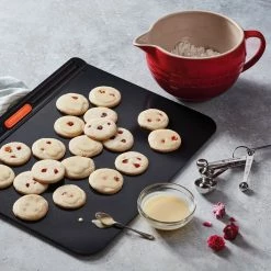 Discount ๐ Le Creuset 2 Qt. Stoneware Batter Bowl | Cerise/Cherry Red ๐ 7 Discount ๐ Le Creuset 2 Qt. Stoneware Batter Bowl | Cerise/Cherry Red ๐ -Mason Cash Shop rs8944 180820 lecreuset cookie2 1562